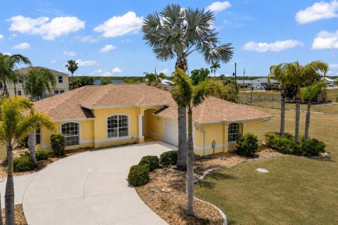 Villa ou maison à Port Charlotte, Floride 3 chambres, 137.59 m2 № 2213159