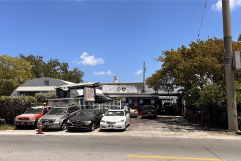 Propiedad comercial en venta en Fort Lauderdale, Florida № 1966960 - foto 2