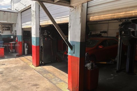 Propiedad comercial en venta en Fort Lauderdale, Florida № 1966960 - foto 6