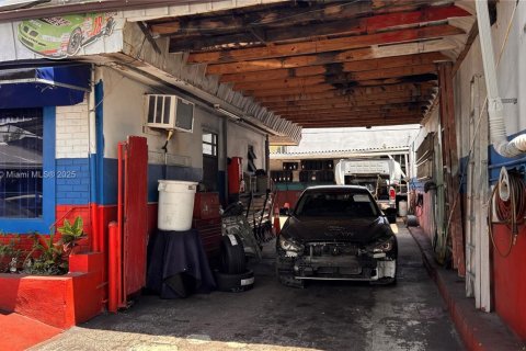 Propiedad comercial en venta en Fort Lauderdale, Florida № 1966960 - foto 4