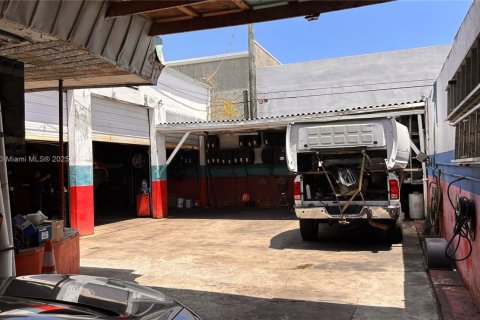 Propiedad comercial en venta en Fort Lauderdale, Florida № 1966960 - foto 5