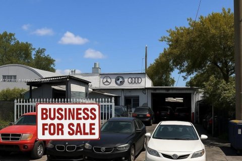 Propiedad comercial en venta en Fort Lauderdale, Florida № 1966960 - foto 1