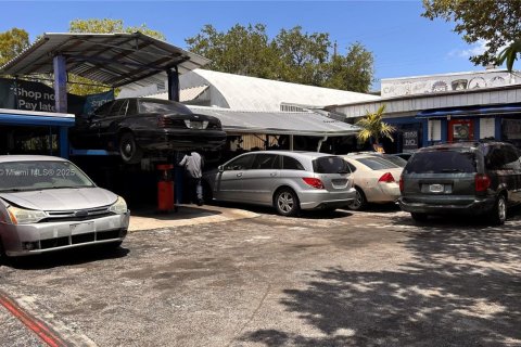 Propiedad comercial en venta en Fort Lauderdale, Florida № 1966960 - foto 3