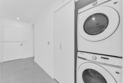 Снять в аренду кондоминиум в Майами, Флорида 3 спальни, 143.26м2, № 1939240 - фото 22