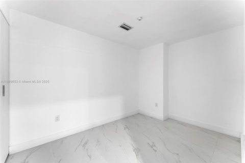 Снять в аренду кондоминиум в Майами, Флорида 3 спальни, 143.26м2, № 1939240 - фото 16