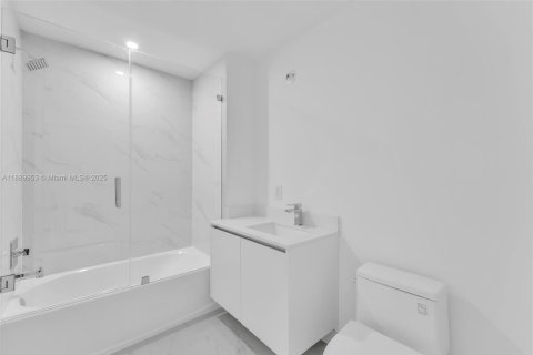 Снять в аренду кондоминиум в Майами, Флорида 3 спальни, 143.26м2, № 1939240 - фото 19