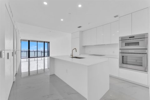 Снять в аренду кондоминиум в Майами, Флорида 3 спальни, 143.26м2, № 1939240 - фото 12