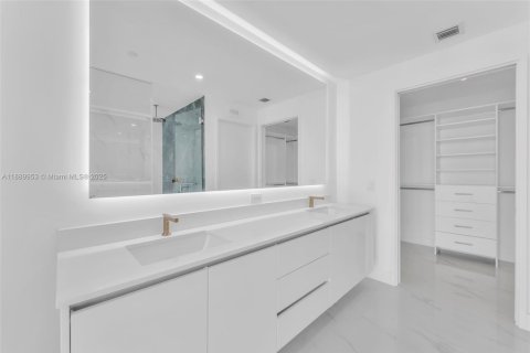 Снять в аренду кондоминиум в Майами, Флорида 3 спальни, 143.26м2, № 1939240 - фото 7