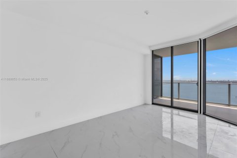 Снять в аренду кондоминиум в Майами, Флорида 3 спальни, 143.26м2, № 1939240 - фото 2