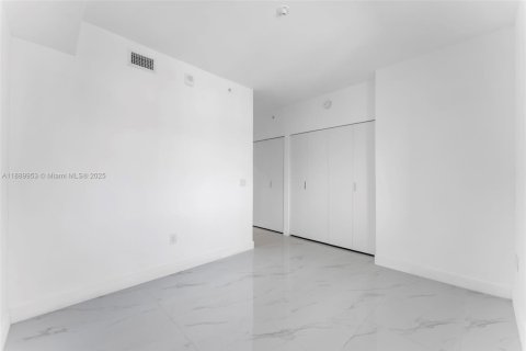 Снять в аренду кондоминиум в Майами, Флорида 3 спальни, 143.26м2, № 1939240 - фото 21