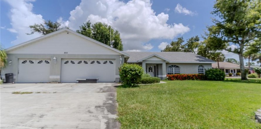 House in Lake Placid, Florida 3 bedrooms, 268.58 sq.m. № 1785017
