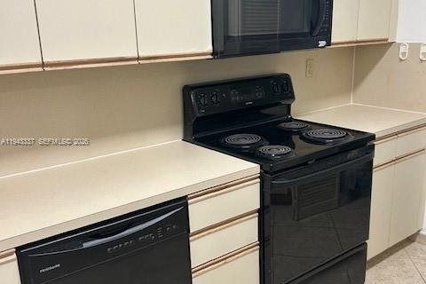 Condo in Surfside, Florida, 2 bedrooms № 1999578 - photo 8