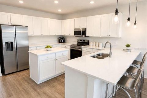 Casa en venta en Haines City, Florida, 5 dormitorios, 291.81 m2 № 2202136 - foto 5