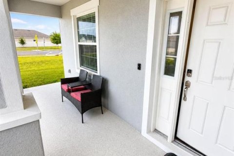 Casa en venta en Haines City, Florida, 5 dormitorios, 291.81 m2 № 2202136 - foto 2