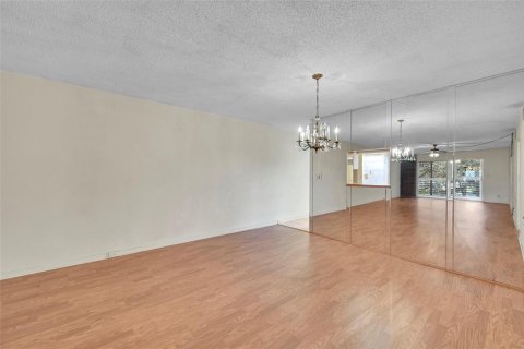 Condominio en venta en Coconut Creek, Florida, 2 dormitorios, 119.94 m2 № 2084783 - foto 3