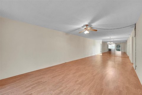 Condominio en venta en Coconut Creek, Florida, 2 dormitorios, 119.94 m2 № 2084783 - foto 5