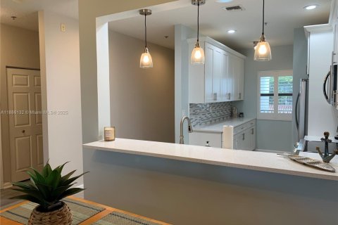 Condo in Stuart, Florida, 2 bedrooms  № 1946015 - photo 12