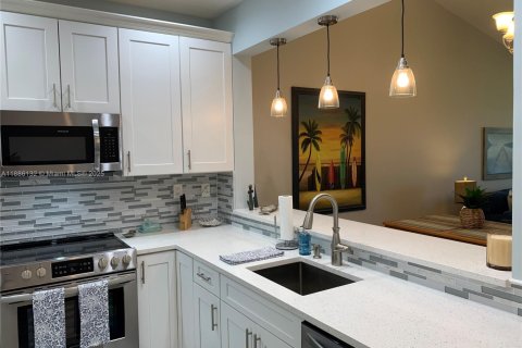 Condo in Stuart, Florida, 2 bedrooms  № 1946015 - photo 8