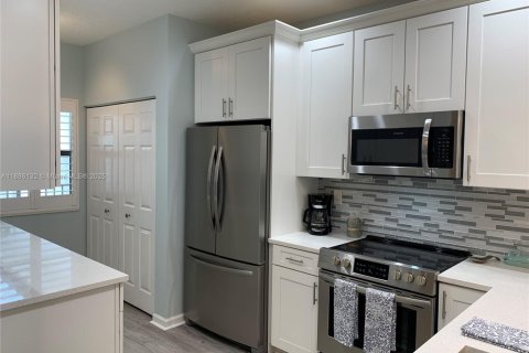 Condo in Stuart, Florida, 2 bedrooms  № 1946015 - photo 7
