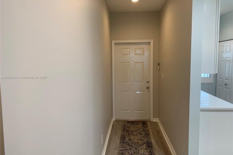 Condo in Stuart, Florida, 2 bedrooms  № 1946015 - photo 6