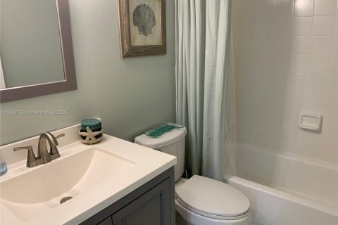 Condo in Stuart, Florida, 2 bedrooms  № 1946015 - photo 21