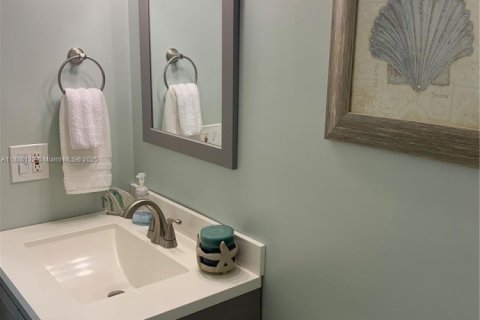 Condo in Stuart, Florida, 2 bedrooms  № 1946015 - photo 20