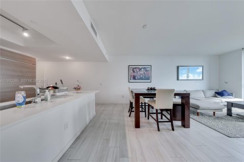 Condominio en venta en Miami, Florida, 2 dormitorios, 85.56 m2 № 2077224 - foto 8