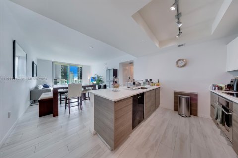 Condominio en venta en Miami, Florida, 2 dormitorios, 85.56 m2 № 2077224 - foto 6
