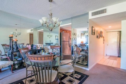 Copropriété à vendre à Clearwater, Floride: 2 chambres, 99.41 m2 № 2225069 - photo 4