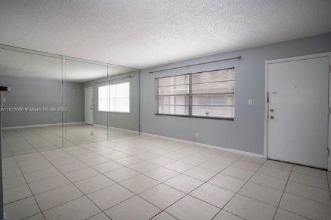 Condo in Deerfield Beach, Florida, 1 bedroom  № 1792540 - photo 6