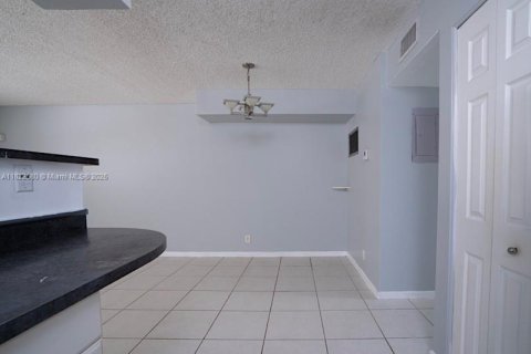 Condo in Deerfield Beach, Florida, 1 bedroom  № 1792540 - photo 13