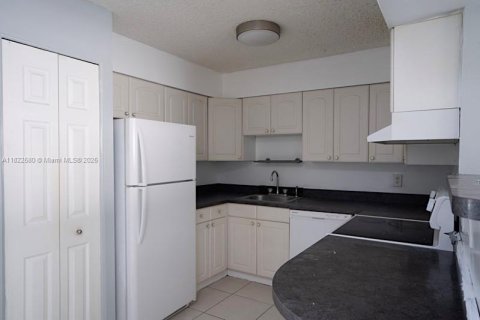Condo in Deerfield Beach, Florida, 1 bedroom  № 1792540 - photo 11