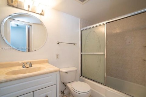 Condo in Deerfield Beach, Florida, 1 bedroom  № 1792540 - photo 15