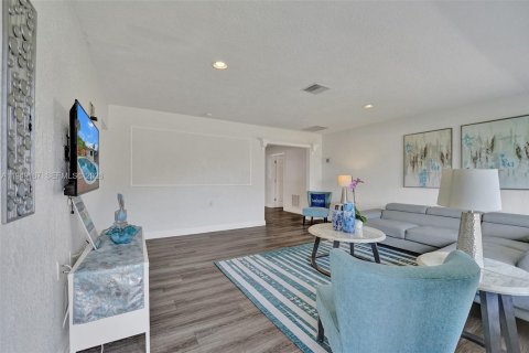 Снять в аренду виллу или дом в Дания-Бич, Флорида 3 спальни, 154.59м2, № 2005097 - фото 6