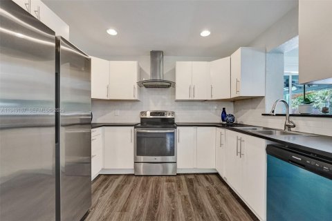 Снять в аренду виллу или дом в Дания-Бич, Флорида 3 спальни, 154.59м2, № 2005097 - фото 30