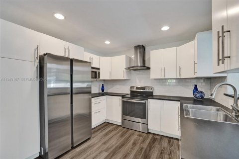 Снять в аренду виллу или дом в Дания-Бич, Флорида 3 спальни, 154.59м2, № 2005097 - фото 29