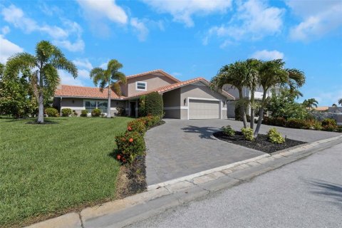 House in New Port Richey, Florida 4 bedrooms, 288.74 sq.m. № 1767444 - photo 8