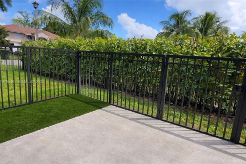 Townhouse in Coral Springs, Florida 3 bedrooms, 153.29 sq.m. № 2040501 - photo 14