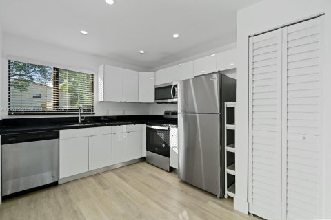 Townhouse in Coral Springs, Florida 3 bedrooms, 153.29 sq.m. № 2040501 - photo 3