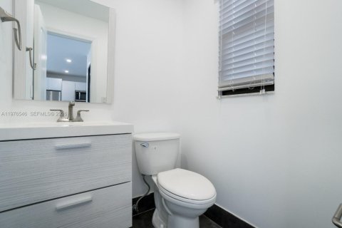 Townhouse in Coral Springs, Florida 3 bedrooms, 153.29 sq.m. № 2040501 - photo 5