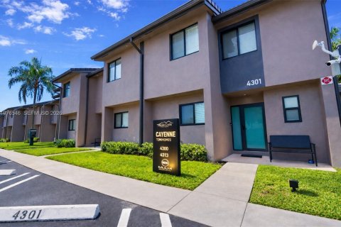 Townhouse in Coral Springs, Florida 3 bedrooms, 153.29 sq.m. № 2040501