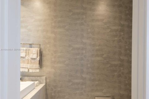 Condominio en venta en Sunny Isles Beach, Florida, 4 dormitorios, 294.59 m2 № 2001659 - foto 16