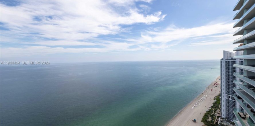 Condominio en Sunny Isles Beach, Florida, 4 dormitorios  № 2001659