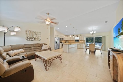 House in North Port, Florida 3 bedrooms, 132.57 sq.m. № 1652000 - photo 3