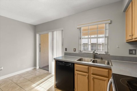 Townhouse in Brandon, Florida 2 bedrooms, 138.98 sq.m. № 1870253 - photo 8