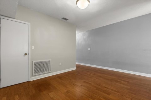 Townhouse in Brandon, Florida 2 bedrooms, 138.98 sq.m. № 1870253 - photo 6