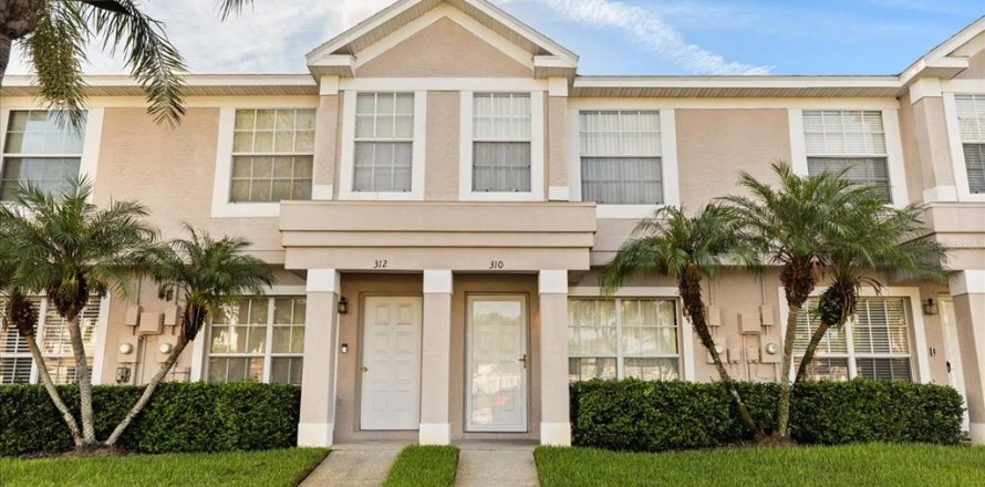 Townhouse in Brandon, Florida 2 bedrooms, 138.98 sq.m. № 1870253