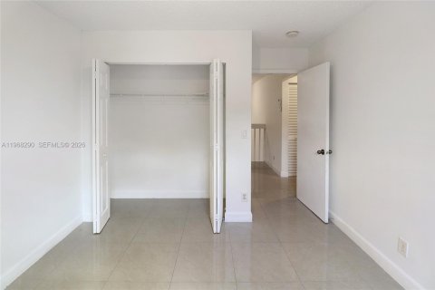 Townhouse in Pembroke Pines, Florida 3 bedrooms, 155.33 sq.m. № 2091198 - photo 23