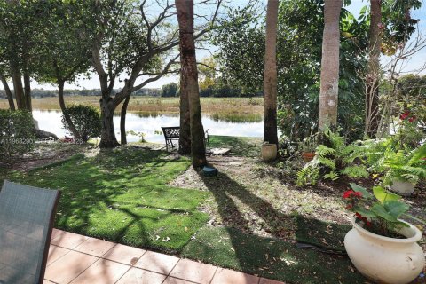 Townhouse in Pembroke Pines, Florida 3 bedrooms, 155.33 sq.m. № 2091198 - photo 30