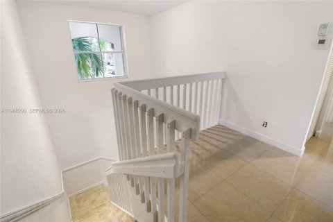 Townhouse in Pembroke Pines, Florida 3 bedrooms, 155.33 sq.m. № 2091198 - photo 17